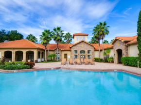 Family friendly poolside condo 15 mins to Disney